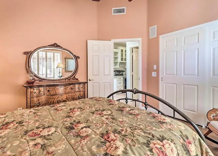 55+ Casa W/ Fenced Yard & Pool Access Holiday home